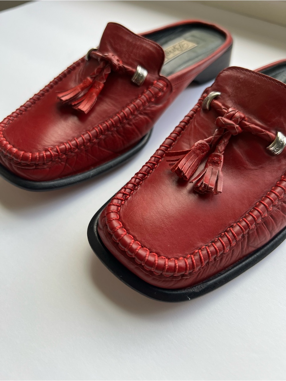 Brighton women’s Red Leather Tassel Bit Mules - Picture 6 of 7